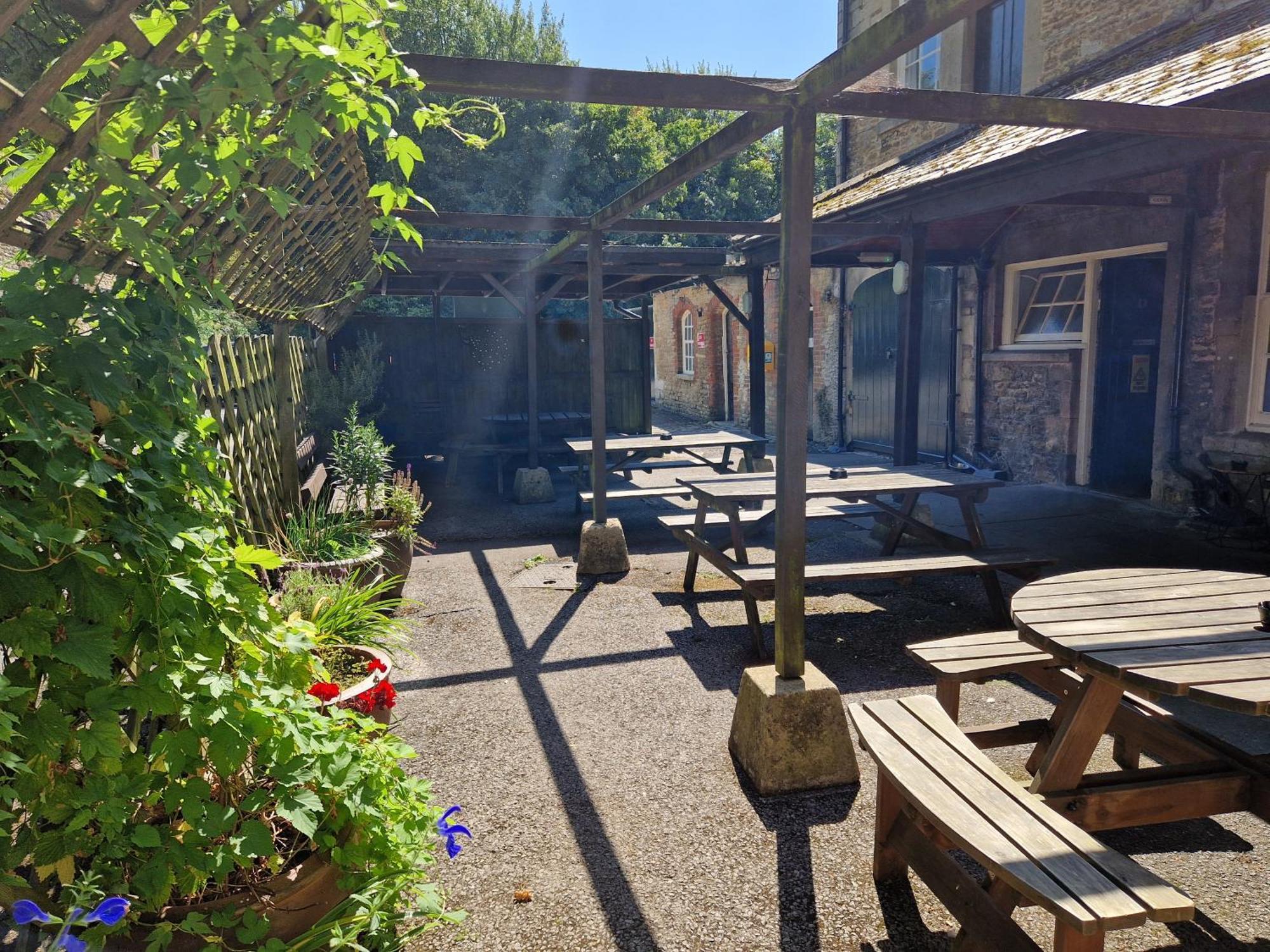 The Royal Oak Hotel Corsham Exterior foto